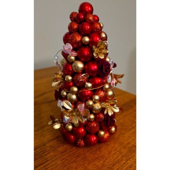 Salzburg Creations Other - NWT Salzburg Creations SC RED/GOLD BEADED VALENTINE Tree 7"